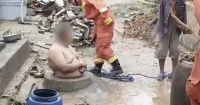 إنقاذ صينى ثمين حشر داخل بئر أثناء محاولة إغلاقه فيديو وصور