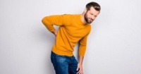 اعراض عرق النسا عديدة أبرزها ألم الساق عند الجلوس