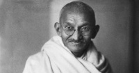 الصدفة تقود نظارة غاندى للبيع فى مزاد بمبلغ 19 ألف دولار اعرف القصة