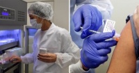 روسيا تبدأ بإعطاء لقاح فيروس كورونا للمتطوعين فى موسكو