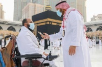 تخصيص مسارين لكبار السن وذوي الإعاقة في صحن الطواف