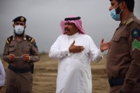 محافظ بيش يتابع الحالة المطرية وأعمال الجهات المعنية
