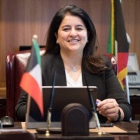 الفارس نعمل على تنفيذ مجموعة جداريات بصور وأسماء الشهداء
