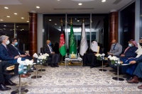 العيسى يبحث المستجدات الدولية مع وزير خارجية أفغانستان