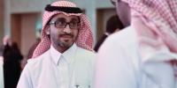 بدر العساكر لوالده لو كان بيدنا لأزلنا الوجع عنك