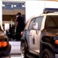 القبض على مواطنين ارتكبا جرائم سرقة منازل ومحل تجاري وثلاث سيارات