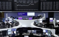 الأسهم الأوروبية تتراجع بالمستهل مع عودة التوترات بين واشنطن وبكين