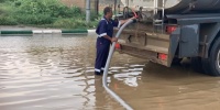 نزح 50 طن ا من تجمعات مياه الأمطار في بارق